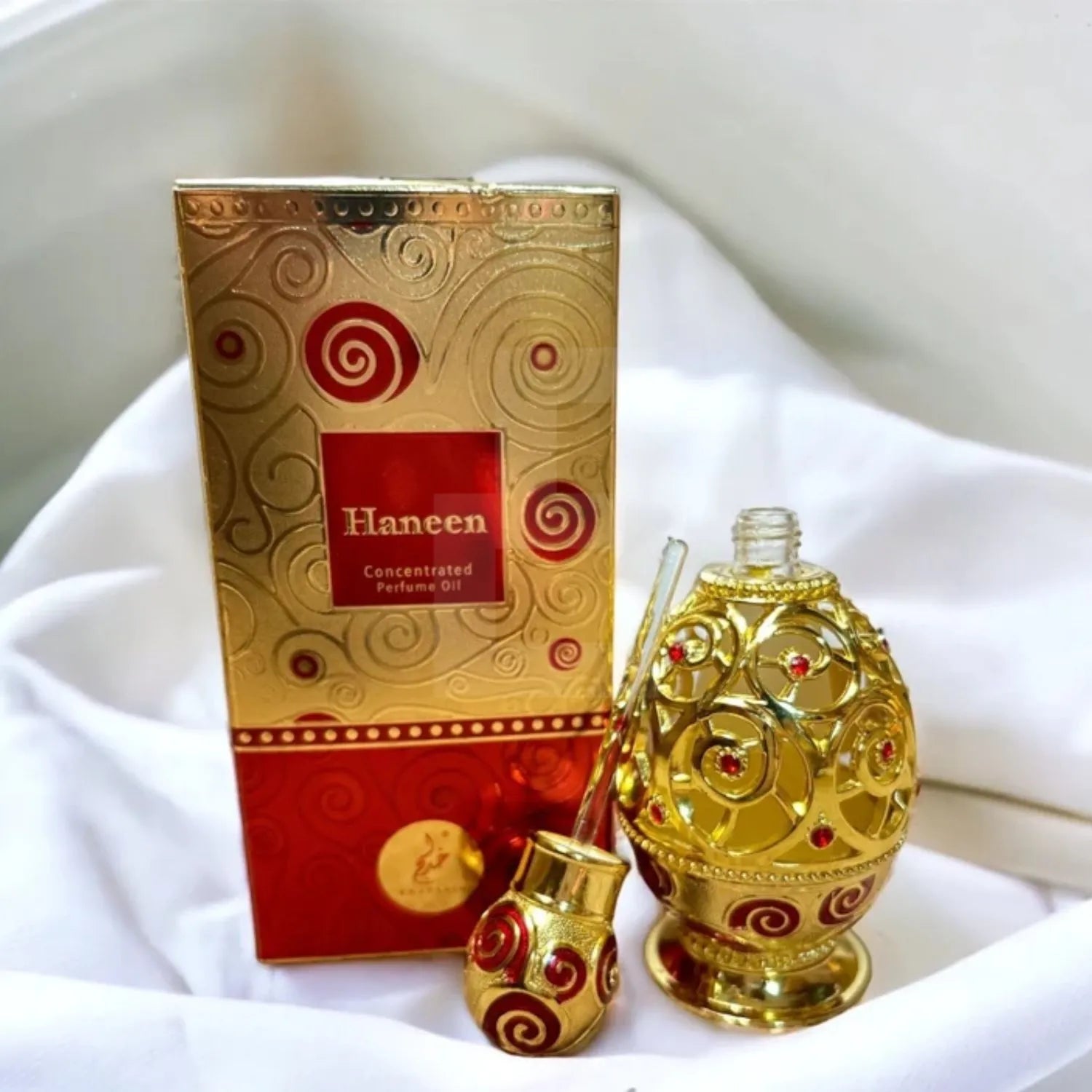 Haneen Gold Oil Display